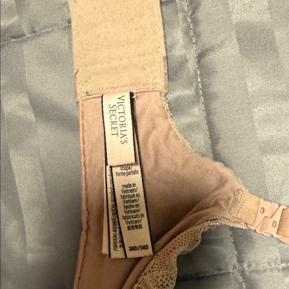 Victoria’s Secret 38D Body by Victoria perfect shape bra - Picture 3 of 9